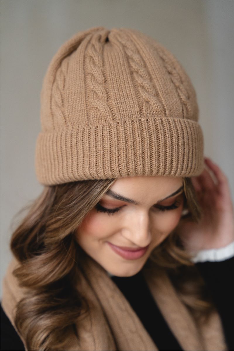 elegancka czapka merino z szerokim wywinięciem z naturalnej wełny merino i kaszmiru