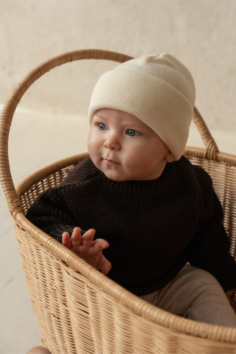 Dziecięca czapka merino NAOMI MINI z szerokim wywinięciem.