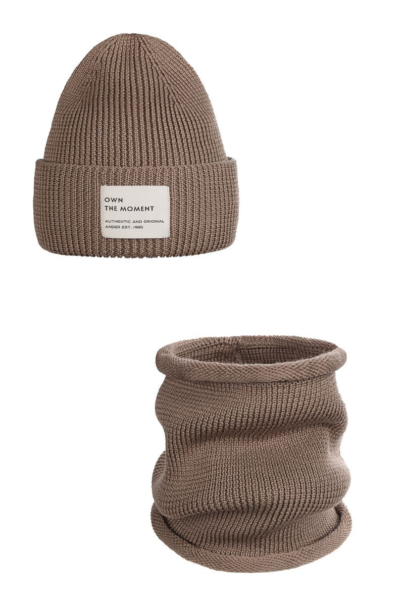 zestaw zimowy czapka i komin BRIGID NEW wykonany z miękkiej i oddychającej wełny merino