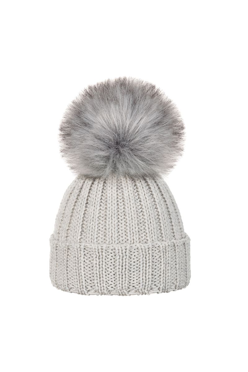 Czapka dla malucha wykonana z 100% wełny merino.
Beżowa czapka dziecięca z wywinięciem i pomponem.