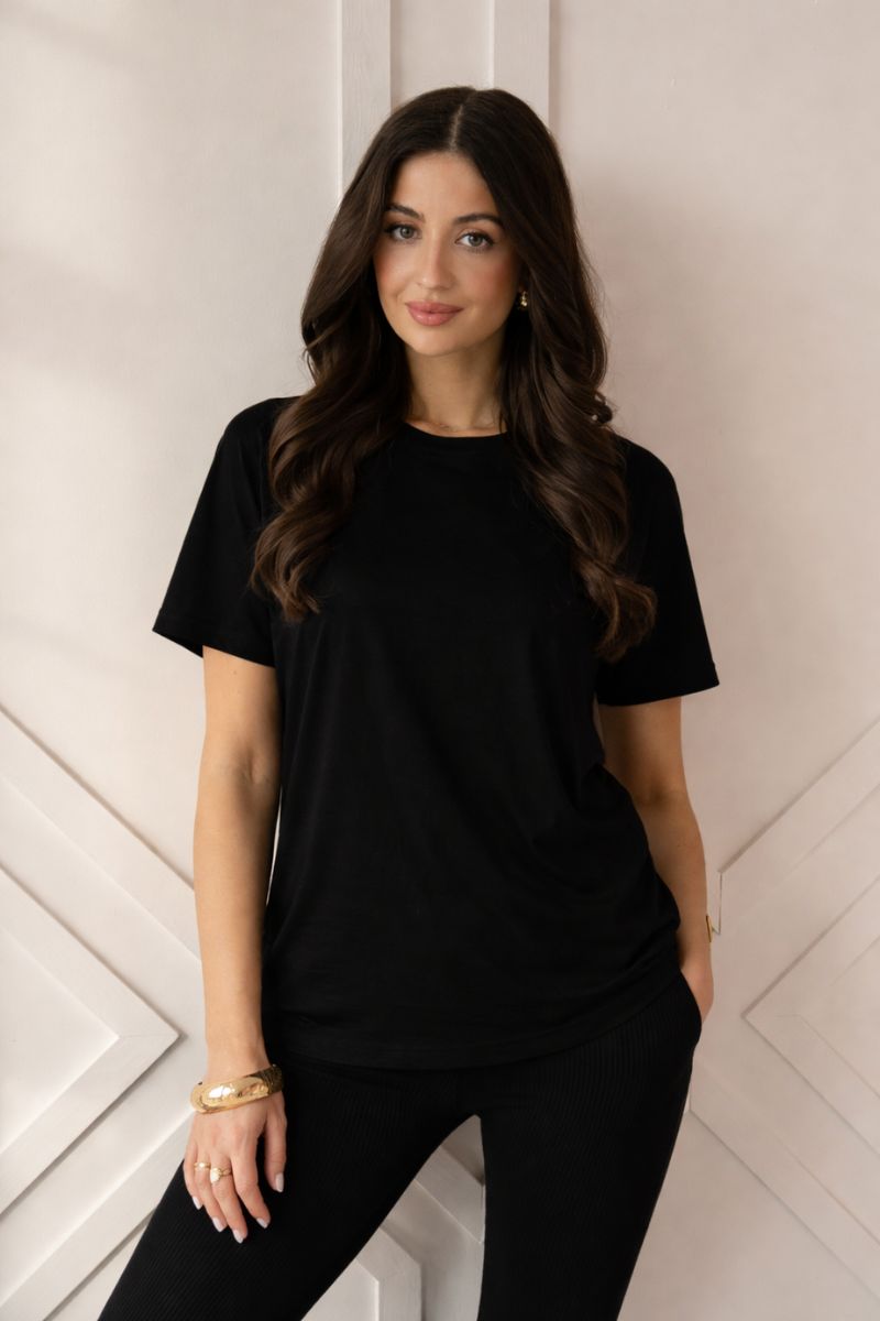 T-shirt merino NERO z krótkim rękawem dla kobiet.
Czarna koszulka damska z 100% wełny merino.