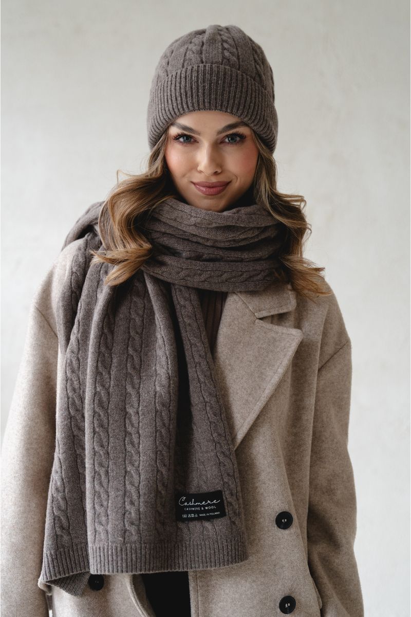 czapka z naturalnej przędzy zapewniająca komfort cieplny
stylowa czapka beanie