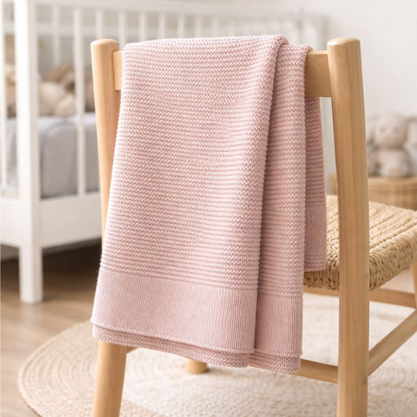 Naturalny kocyk bambusowy zapewniający komfort termiczny dziecka.
Niemowlęcy kocyk bambusowy z certyfikatem OEKO-TEX® Standard 100.
