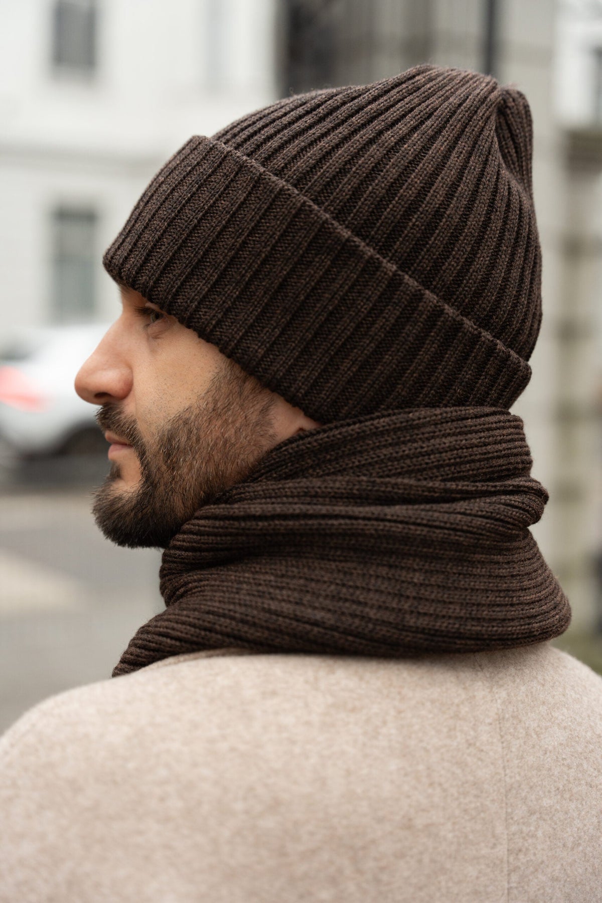 komplet czapka beanie i szal DAILY z 100% wełny merino w kolorze brązowym