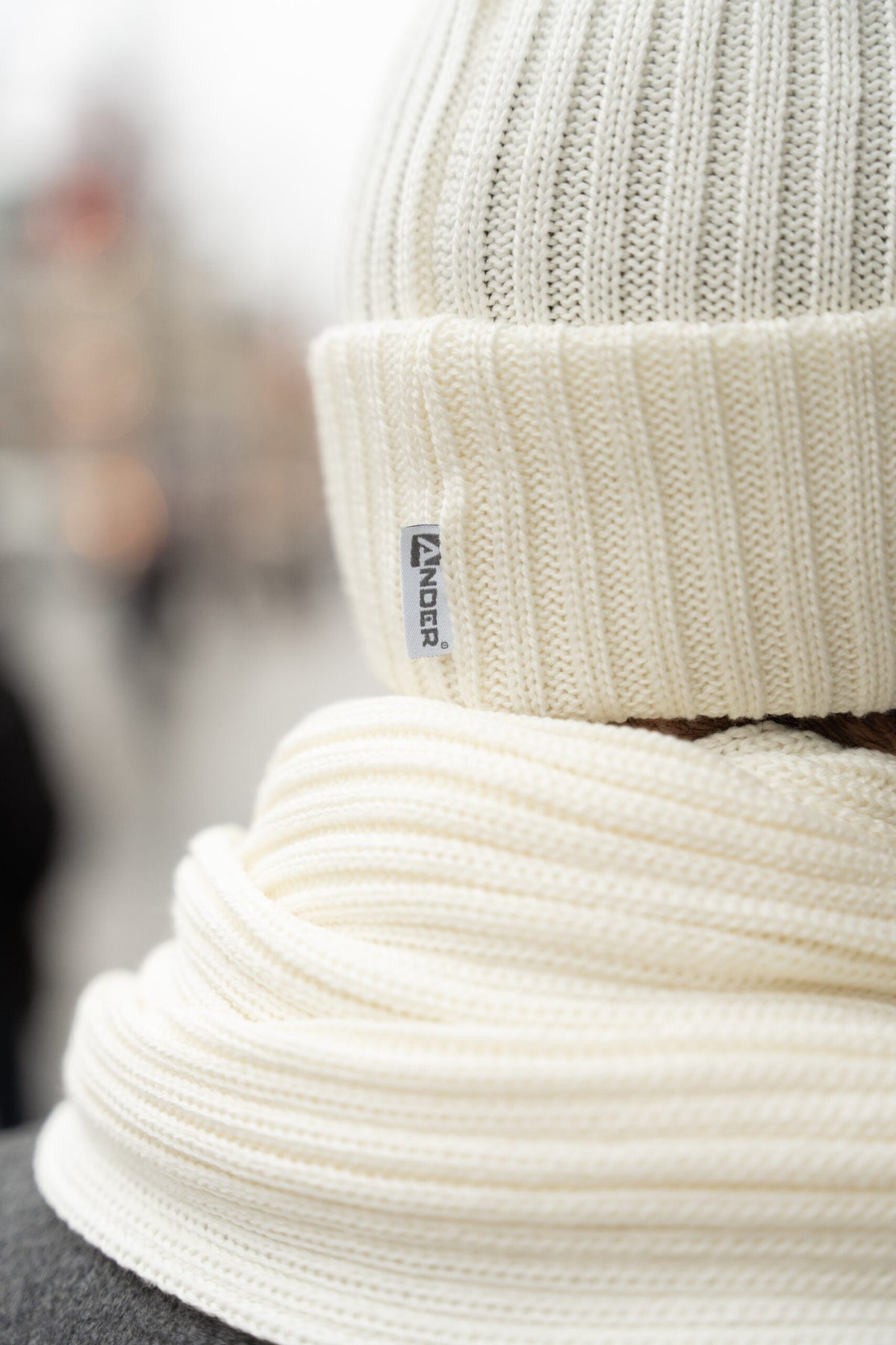 komplet czapka beanie i szal DAILY z 100% wełny merino w jasnym kolorze