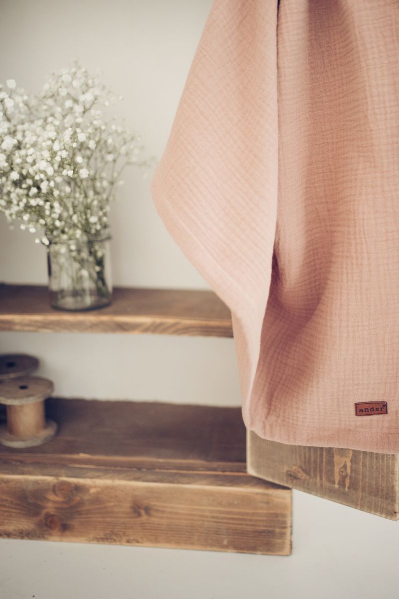muslinowy-otulacz-lucia-ander-powderpink-2