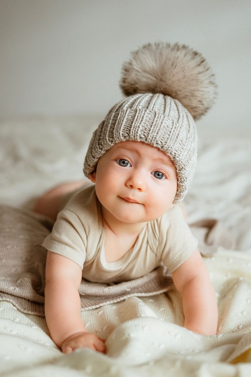 Czapka OLLO BABY dla dziewczynki i chłopca.
Beżowa czapka niemowlęca z miękkiej wełny merino.