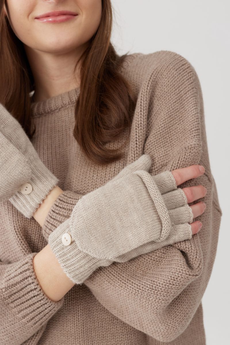 Rękawiczki damskie z 100% wełny merino z funkcją odkrywanych palców – eleganckie, ciepłe i niezwykle komfortowe na zimę.