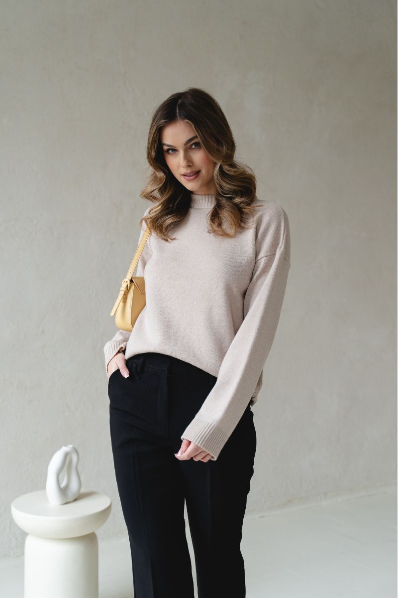 ponadczasowy sweter z naturalnej wełny merino i kaszmiru
sweter zapewniający komfort i ciepło zimą
