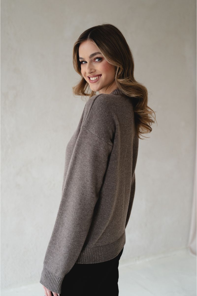 ciepły sweter merino do codziennych stylizacji
sweter zimowy z miękkiej wełny merino i kaszmiru dla kobiet