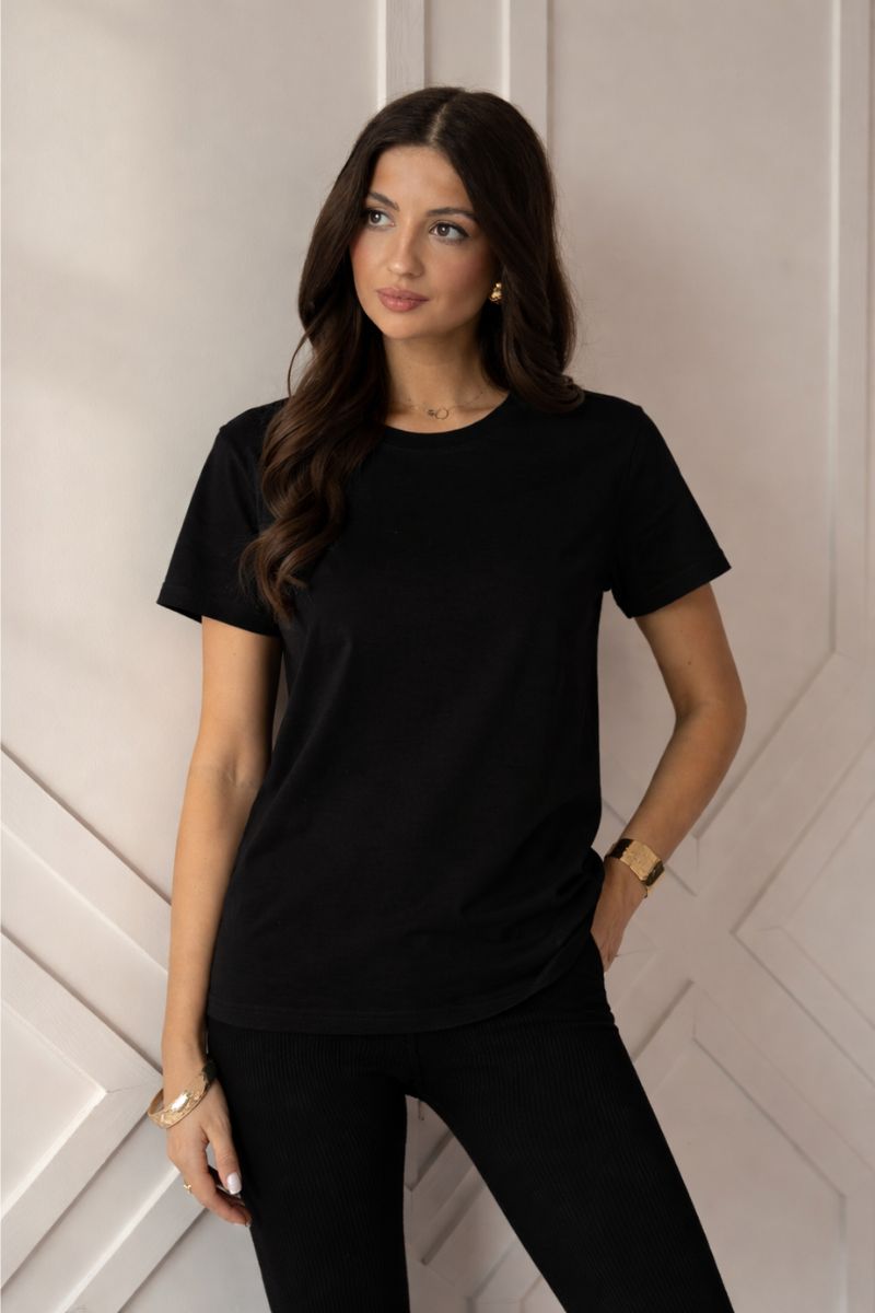 Minimalistyczny T-shirt damski NERO Merino.
Klasyczny czarny T-shirt z naturalnej wełny merino.