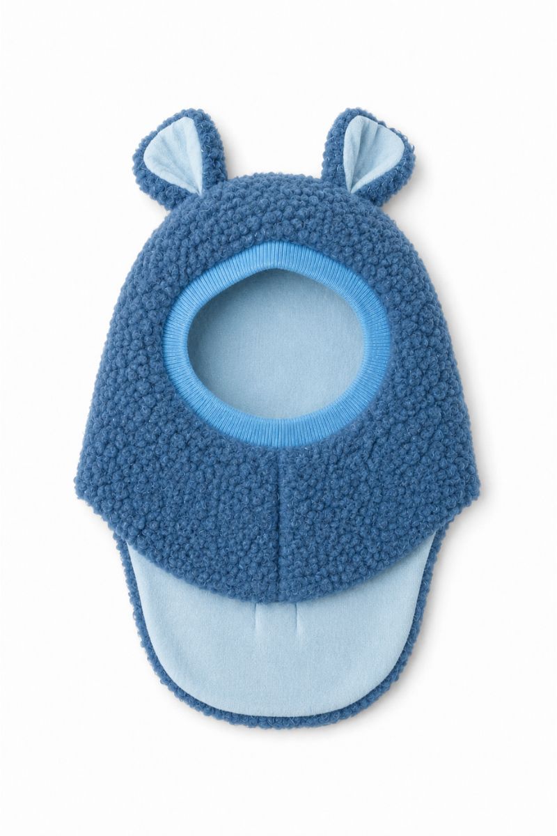 Dziecięca kominiarka merino w ponadczasowym stylu.
Kominiarka z pomponami i naturalną termoregulacją merino.