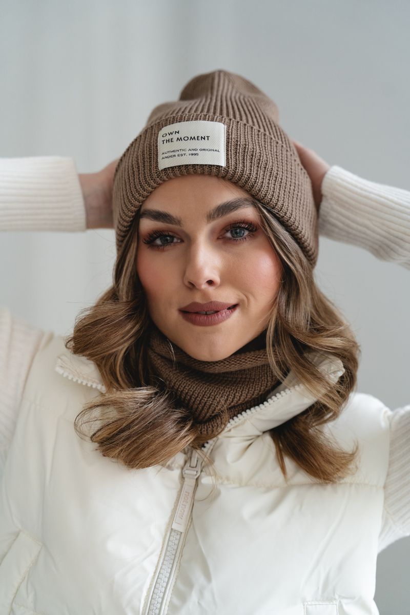 komplet czapka beanie i komin z wełny merino o elastycznej dzianinie dopasowującej się do głowy
